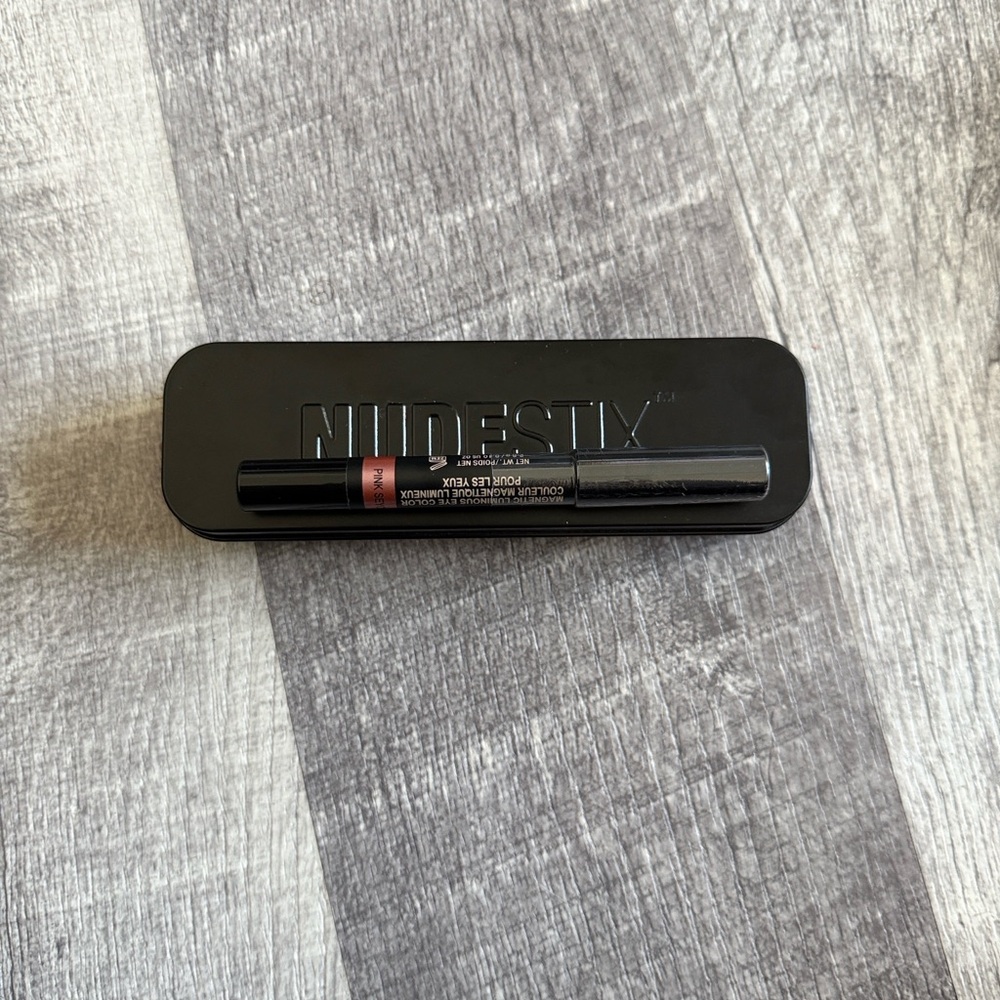 NUDESTIX  Luminous Eye Pencil